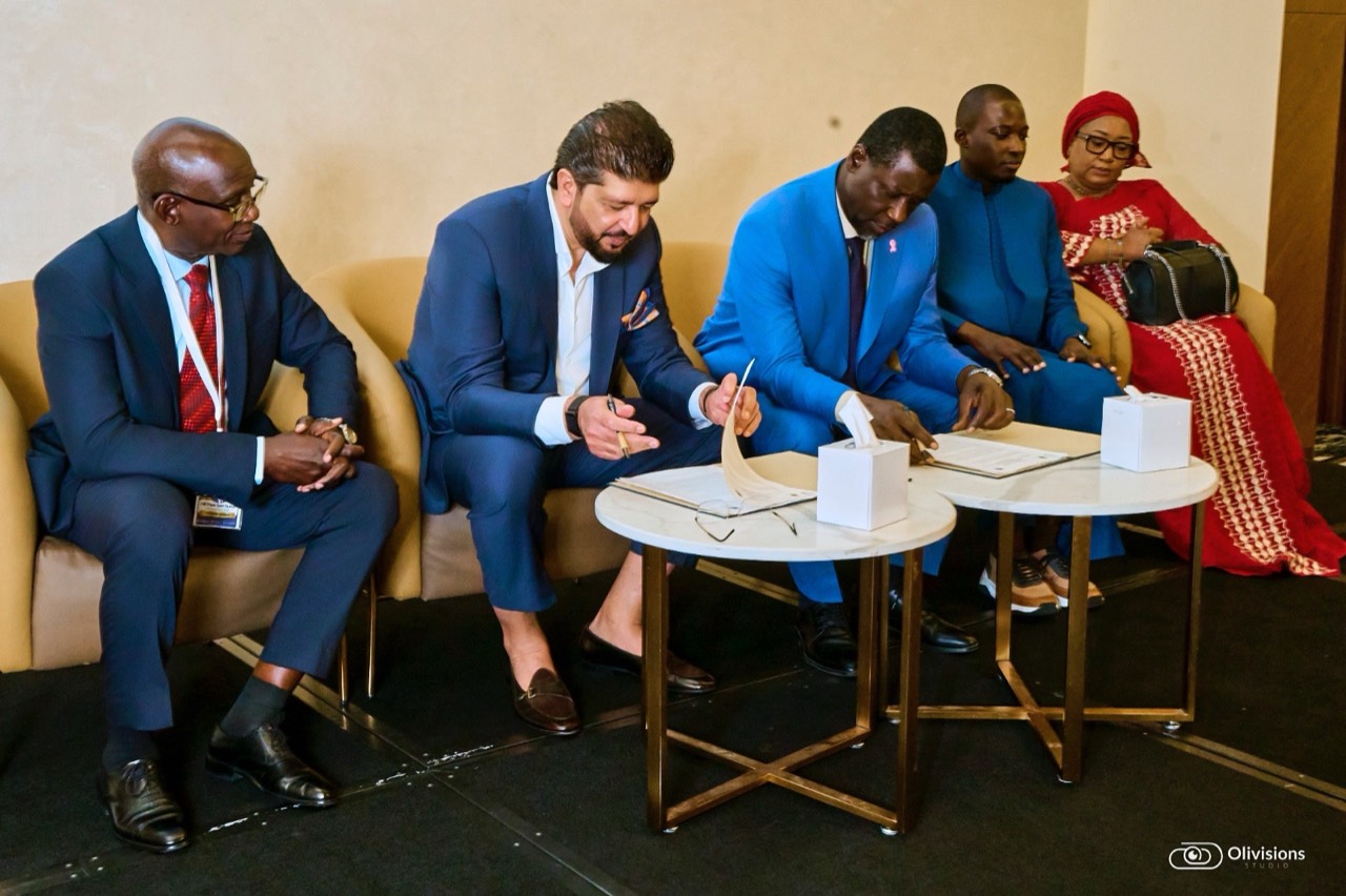 Signature d'un engagement d'investissement lors de l'événement AGREX
